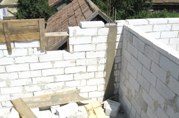Atenţie la asigurarea caselor în construcţie!